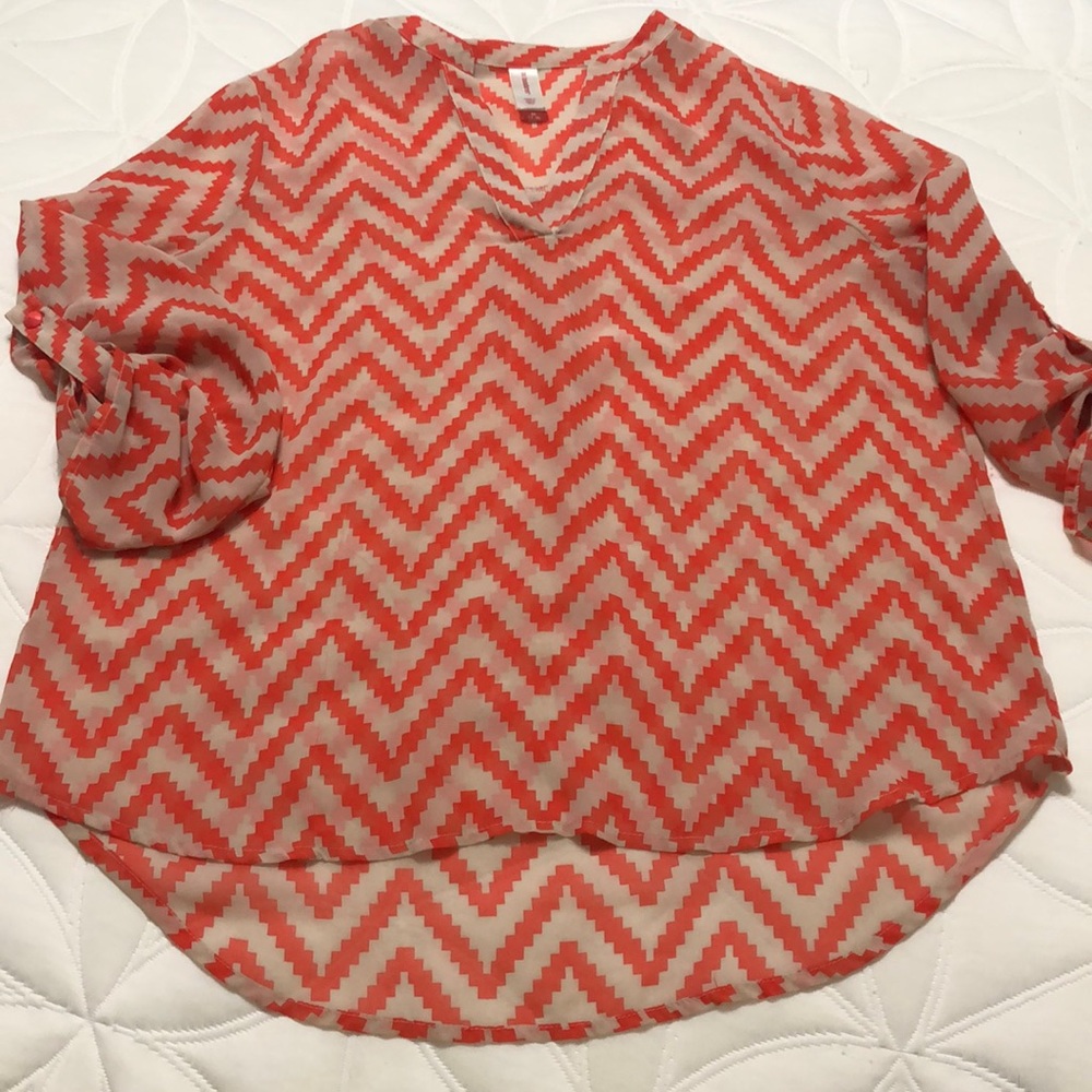 Blouse with chevron print